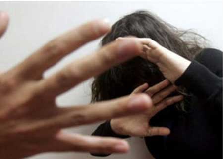 فتاة تشكو والديها بعد إصابتها بعاهة مستديمة فتاة تشكو والديها بعد إصابتها بعاهة مستديمة