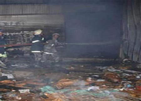 حريق منجرة في منطقة دوار الجمرك حريق منجرة في منطقة دوار الجمرك
