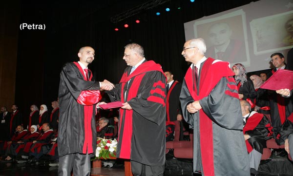 تخريج الفوج الأول من طلبة الطب في "الهاشمية" 