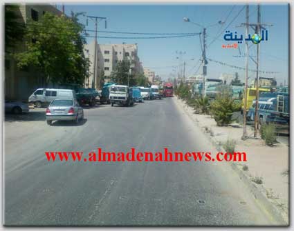هكذا أغلق أصحاب الصهاريج بالرمثا الطريق الدولي ( شاهدوا الصور )