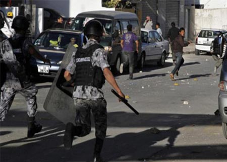 العفو الدولية تطالب إسرائيل بالإفراج عن جميع الفلسطينيين المحتجزين تحت قوانين الإعتقال 