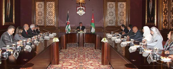 الملك يستقبل رئيس وأعضاء لجنة التحقيق والتقييم في أوضاع مراكز وشؤون الأشخاص المعوقين الملك يستقبل رئيس وأعضاء لجنة التحقيق والتقييم في أوضاع مراكز وشؤون الأشخاص المعوقين