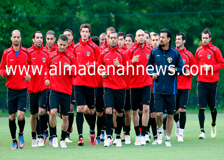 منتخب النشامى يتدرب بهمة عالية (صور) منتخب النشامى يتدرب بهمة عالية (صور)