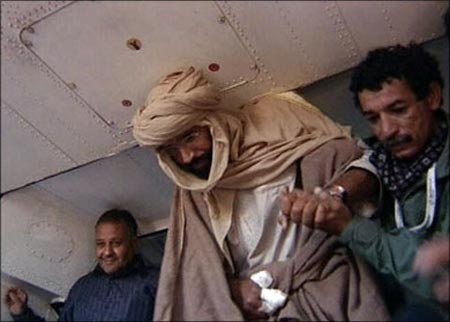 الانتقالى الليبى ووزارة الدفاع ينفيان هروب سيف القذافى من محبسه