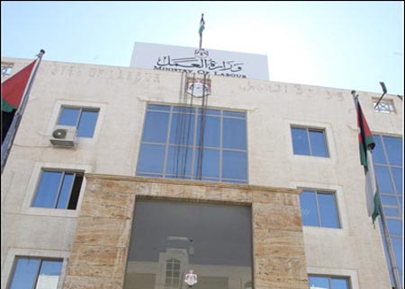 رفع الرسوم على العمالة الوافدة وفقاً للسنوات والعدد رفع الرسوم على العمالة الوافدة وفقاً للسنوات والعدد