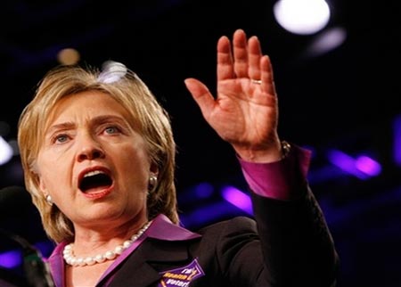 كلينتون تقول انه يجب على الاسد ان يتخلى عن السلطة بشكل كامل