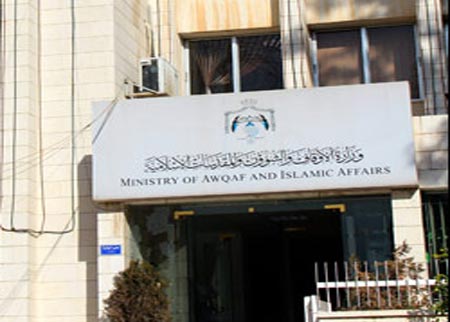 وزير الأوقاف يوزع الجوائز على الفائزات بالمسابقة الهاشمية الدولية