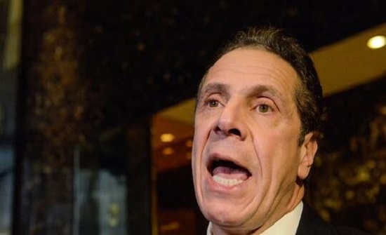 حاكم نيويورك ينتقد ترامب ويطلب أموالا اتحادية لإعادة فتح الولاية