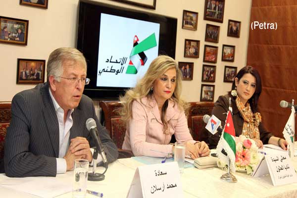 وزيرة شؤون المرأة تحاضر حول تمكين المرأة وحقوقها 