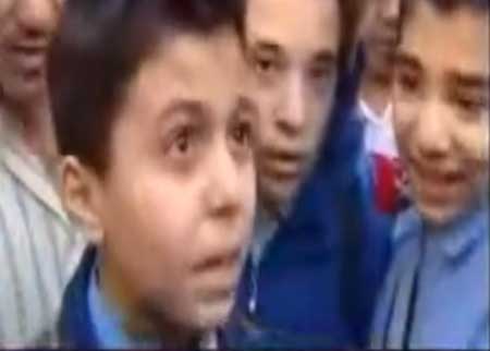 اسمع الى مايقوله هذا الطفل