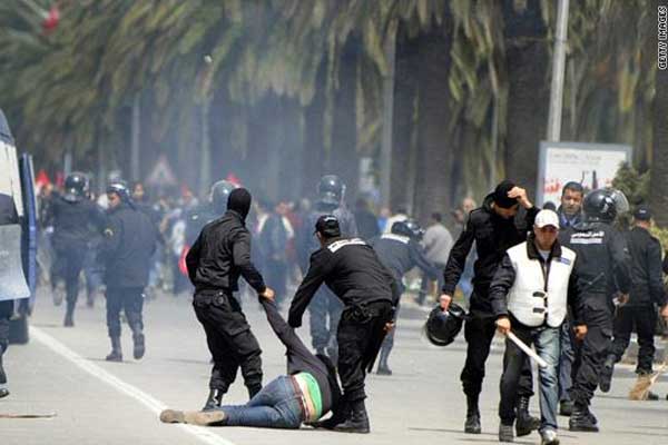 الامن التونسي يعتقل 86 شخصاً بعد اشتباكات عنيفة مع سلفيين