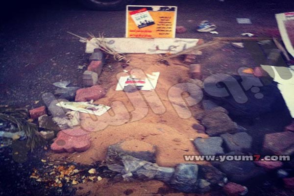 القبور الرمزية للشهداء تظهر فى التحرير احتفالاً بفوز مرسى ( صور )