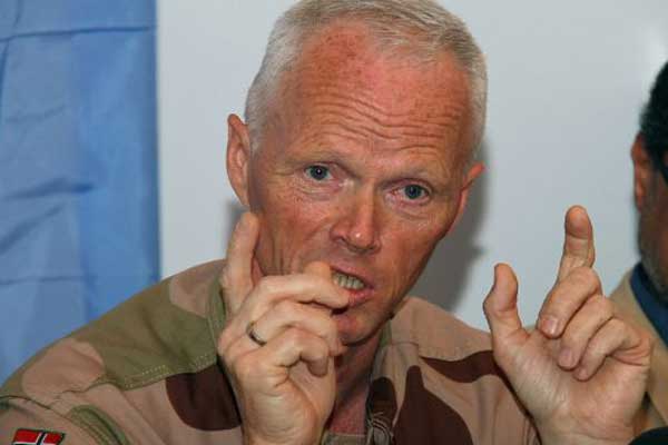 دبلوماسيون عن الجنرال مود: المراقبون ملزمون اخلاقيا بالبقاء في سورية