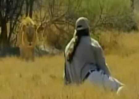  شجاع  يواجه الاسد 