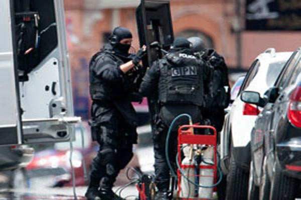 تحرير الرهينتين في تولوز واعتقال محتجزهما 