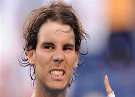 نادال يحمل العلم الاسباني في افتتاح الأولمبياد