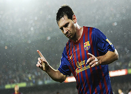 ميسي يتعهد بالبقاء مع برشلونة حتى الإعتزال