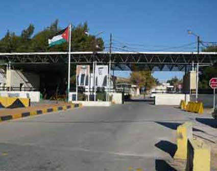 مواطن أردني يشهد معركة بين الجيش الحر وحرس الحدود السوري مع الاردن مواطن أردني يشهد معركة بين الجيش الحر وحرس الحدود السوري مع الاردن