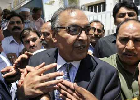 أمر باعتقال مرشح لرئاسة حكومة باكستان