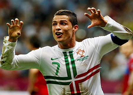 صحف البرتغال تتغنى بالساحر رونالدو