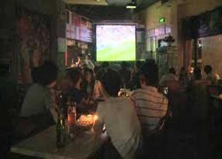 لفظ شاب صيني أنفاسه الأخيرة بعد سهره لفترات طويلة لمتابعة مباريات كأس أمم أوروبا 