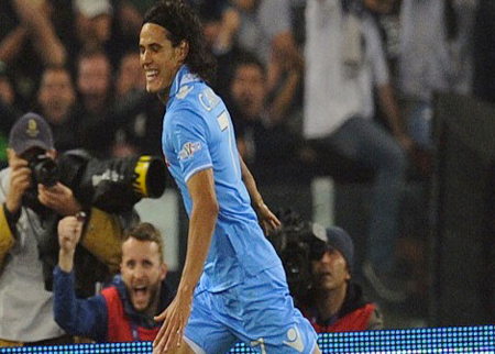 مان سيتي يفاضل بين فالكاو وكافاني