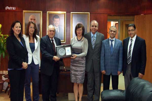 رئيس غرفة تجارة عمان وسفير المفوضية الاوروبية يبحثان سبل تطوير عمل القطاع التجاري رئيس غرفة تجارة عمان وسفير المفوضية الاوروبية يبحثان سبل تطوير عمل القطاع التجاري