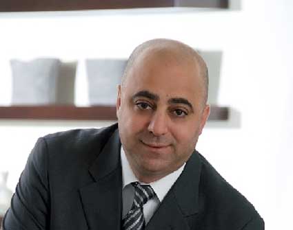 علي عرسان يرد على الدكتور فطين البداد حول جائزة تايكي والفنانين الاردنيين علي عرسان يرد على الدكتور فطين البداد حول جائزة تايكي والفنانين الاردنيين