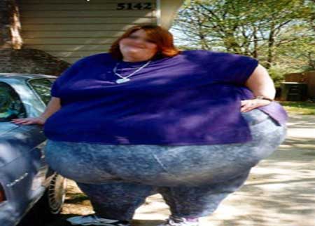 أعتقال أميركية وزنها 200 كلغ عارية على الطريق