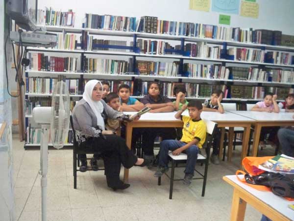 مشاركة جمعية المكتبات والمعلومات الاردنية بقراءات قصصية في المكتبة العامة لبلدية عين الباشا 