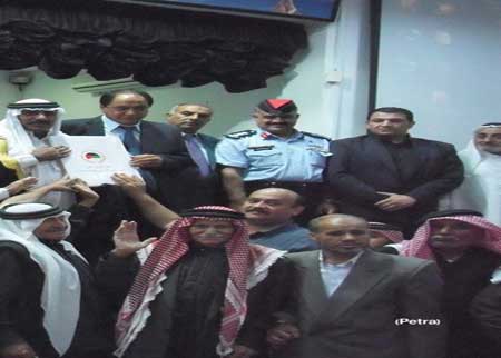 الاف المواطنين بالطفيلة يوقعون على وثيقة حلف الفضول الثاني الاف المواطنين بالطفيلة يوقعون على وثيقة حلف الفضول الثاني