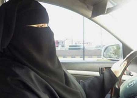 سعودية تسرق سيارة زوجها لتقودها بشكل متهور في مكة
