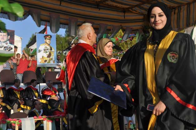 الصباريني يرعى حفل تخريج الفوج 15 من طلبة جامعة إربد الصباريني يرعى حفل تخريج الفوج 15 من طلبة جامعة إربد