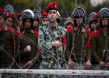 القضاء المصري يوقف منح حق اعتقال المدنيين لضباط المخابرات الحربية والشرطة العسكرية