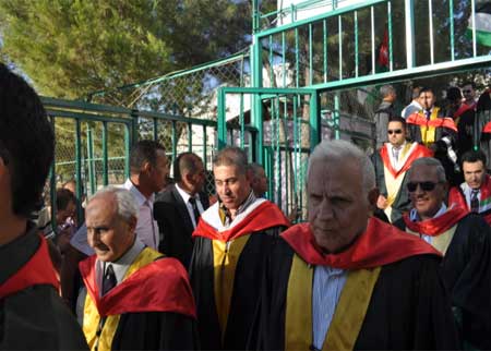 الدكتور الصباريني يرعى حفل تخريج الفوج 15 من طلبة جامعة إربد لليومين الأول والثاني