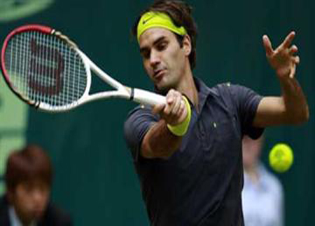 فيدرر يشق طريقه إلى الدور الثالث في ويمبلدون