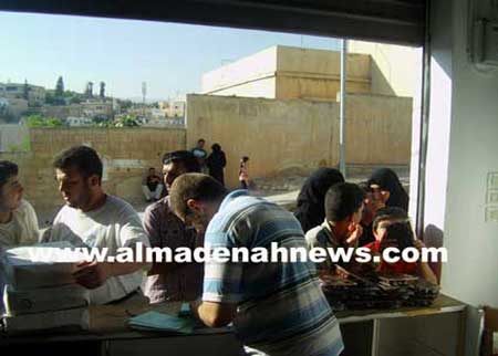 هكذا توزع جمعية الكتاب والسنة المساعدات على اللاجئين السوريين ( صور و فيديو ) هكذا توزع جمعية الكتاب والسنة المساعدات على اللاجئين السوريين ( صور و فيديو )