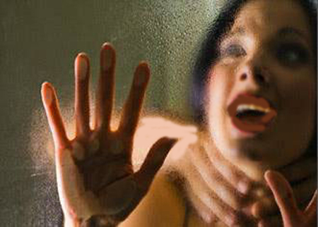 6 أشخاص يتناوبون على اغتصاب خادمة بالسعودية