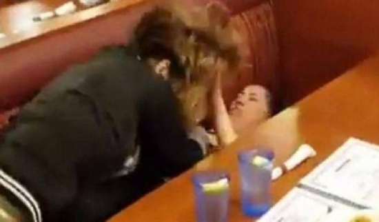 بالفيديو: شجار عنيف بين 4 نساء