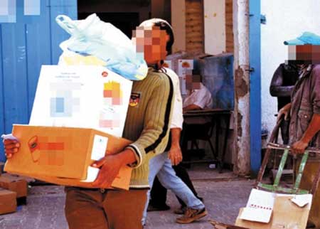 توزيع مساعدات غذائية وصحية على عائلات سورية في اربد 