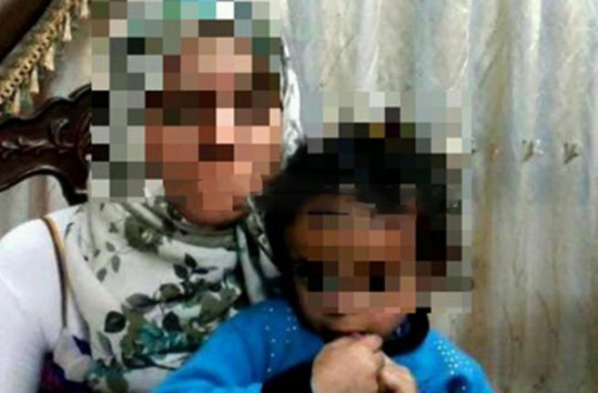 مصرية تنجب طفلة من جدها وطفل من زوجها مصرية تنجب طفلة من جدها وطفل من زوجها