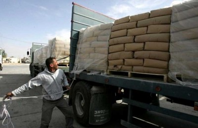الحكومة الفلسطينية: إسرائيل وافقت على إدخال مواد بناء لإعمار منازل بغزة الحكومة الفلسطينية: إسرائيل وافقت على إدخال مواد بناء لإعمار منازل بغزة