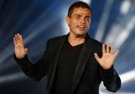 نفاذ ألبوم عمرو دياب بعد ساعات من طرحه نفاذ ألبوم عمرو دياب بعد ساعات من طرحه