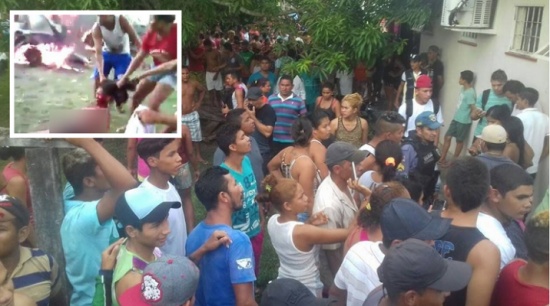 شاهد كيف أخرجت هذه الحشود قاتلة طفل من السجن وأحرقتها!!