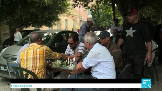 الموظفون في تونس يعملون ثماني دقائق فقط يوميا !! “فيديو” الموظفون في تونس يعملون ثماني دقائق فقط يوميا !! “فيديو”