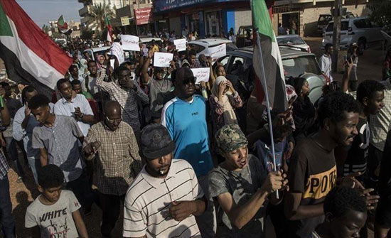 بالفيديو : محتجون يهتفون بـ"إسقاط البرهان" ويرفضون التطبيع في السودان