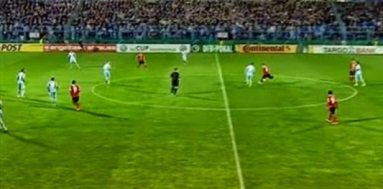 بالفيديو : لاعب الماني يسجل هدف خرافي من منتصف الملعب