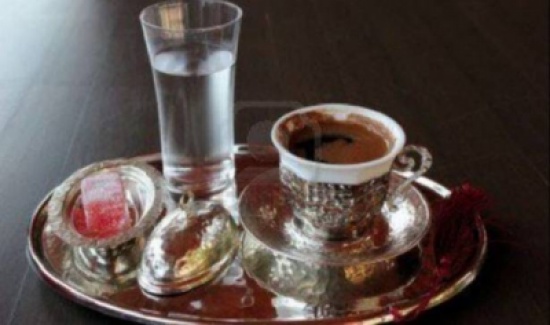 هل تعلم .. لماذا يقدم كوب ماء مع القهوة .. معلومة ستفاجئك!!! هل تعلم .. لماذا يقدم كوب ماء مع القهوة .. معلومة ستفاجئك!!!
