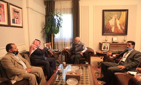 بالصور : العيسوي يجري سلسلة لقاءات مع وفود عشائر وممثلي جمعيات خيرية