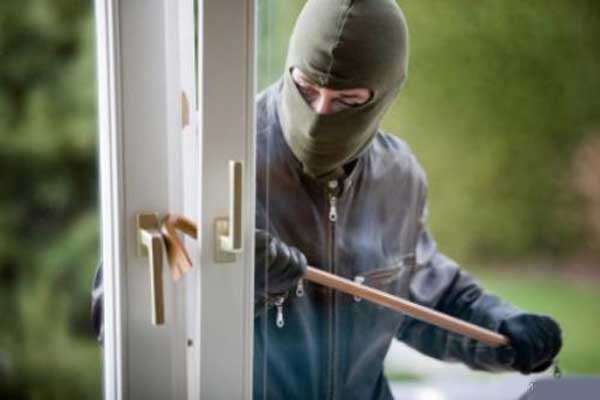 سرقة منزل إبنة شامير أثناء تشييعه